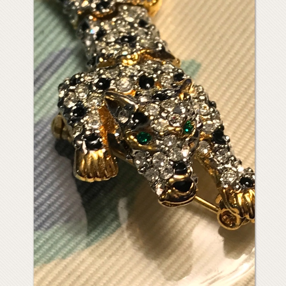 Jaguar brooch clear and black crystal; green eyes